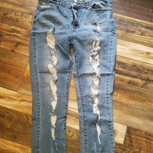 Distressed skinny jeans